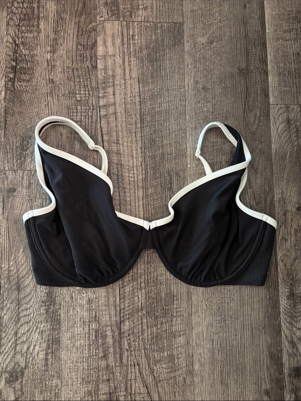 Abercrombie & Fitch Curve Love Bikini Top - Black with White Trim - Size XLarge